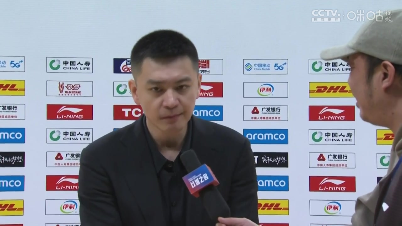 杨鸣：上海少了洛夫顿&这场比赛参考价值不大 希望两队能保持健康