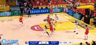 攻防建功！周琦补篮+三分样样都有 防守还送出钉板大帽