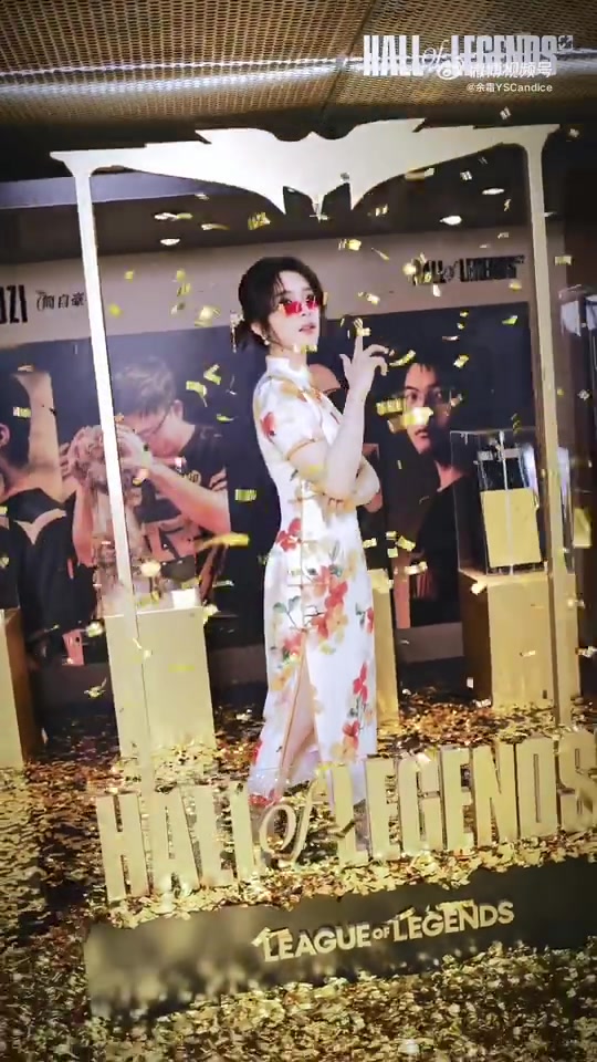 余霜分享Uzi名人堂打卡点：别忘了去格莱美慢镜头打卡哟！！